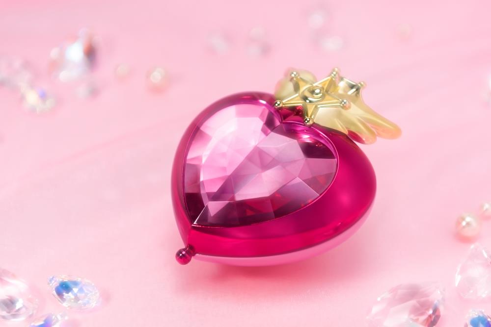 Sailor Moon Proplica Chibi Moon Compact Gallery Image 5