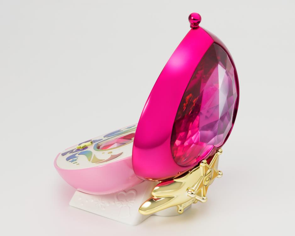 Sailor Moon Proplica Chibi Moon Compact Gallery Image 3