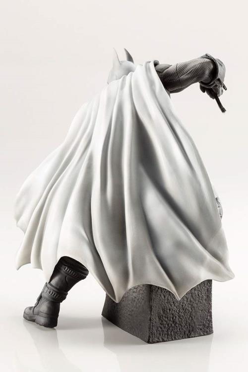 Batman Arkham Series 10th Anniversary Artfx+ Batman Limited Edition Statue Gallery Image 7