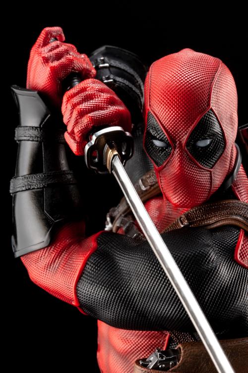 Marvel Deadpool (Maximum Effort) Fine Art Statue Gallery Image 11