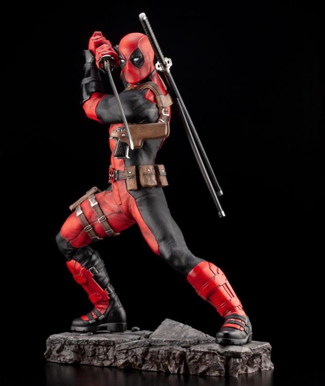 Marvel Deadpool (Maximum Effort) Fine Art Statue Gallery Image 3
