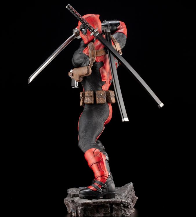 Marvel Deadpool (Maximum Effort) Fine Art Statue Gallery Image 10