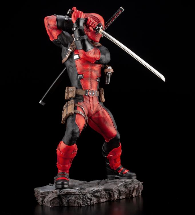Marvel Deadpool (Maximum Effort) Fine Art Statue Gallery Image 5