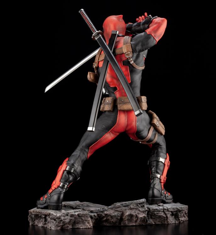Marvel Deadpool (Maximum Effort) Fine Art Statue Gallery Image 8