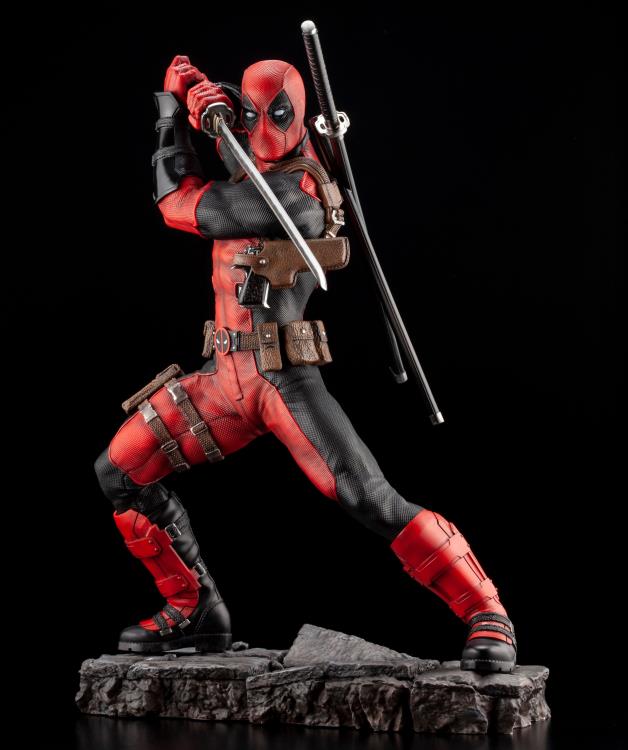 Marvel Deadpool (Maximum Effort) Fine Art Statue Gallery Image 6