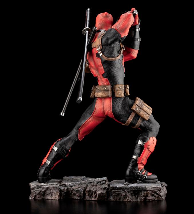Marvel Deadpool (Maximum Effort) Fine Art Statue Gallery Image 4