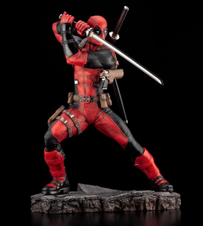 Marvel Deadpool (Maximum Effort) Fine Art Statue Gallery Image 7
