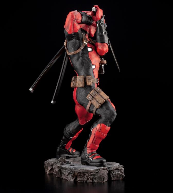 Marvel Deadpool (Maximum Effort) Fine Art Statue Gallery Image 9