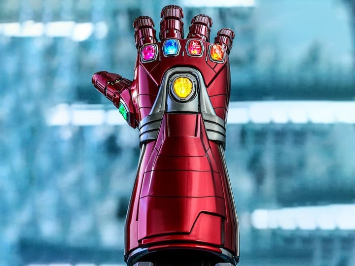 Avengers: Endgame LMS007 Nano Gauntlet Life-Size Collectible Gallery Image 1