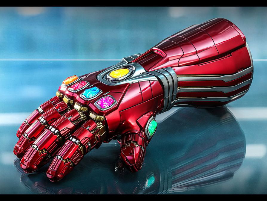 Avengers: Endgame LMS007 Nano Gauntlet Life-Size Collectible Gallery Image 5
