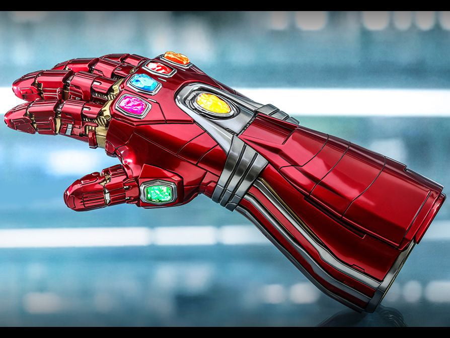 Avengers: Endgame LMS007 Nano Gauntlet Life-Size Collectible Gallery Image 4