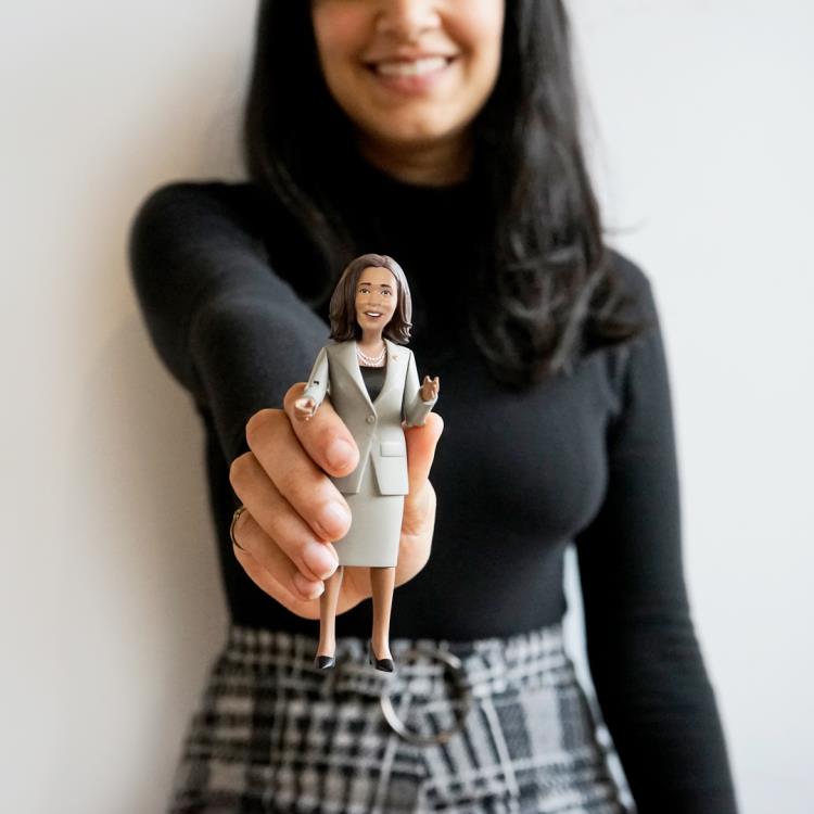 Kamala Harris Action Figure Gallery Image 4