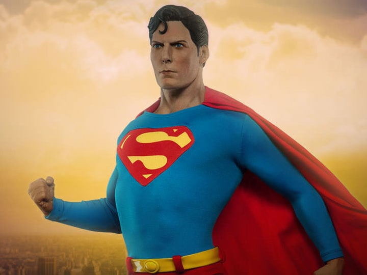DC Comics Premium Format Superman (Christopher Reeve) Gallery Image 1