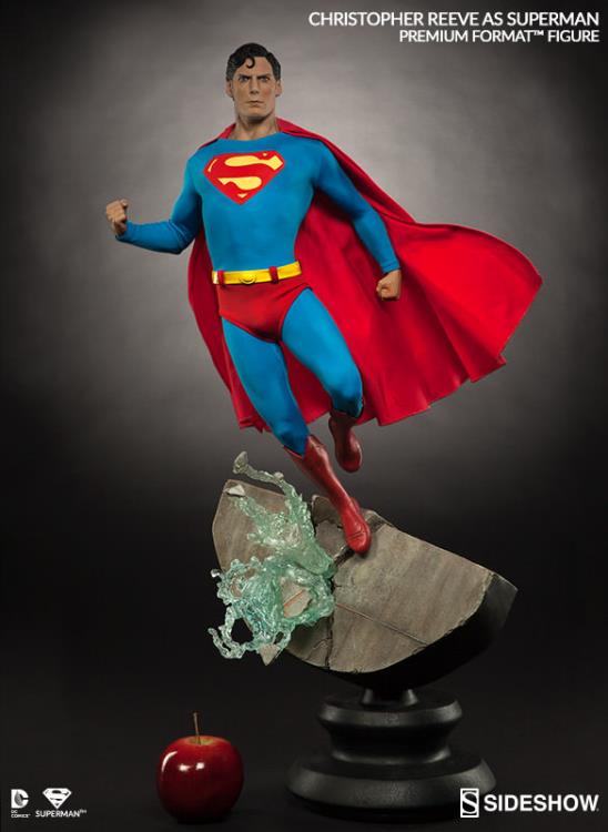 DC Comics Premium Format Superman (Christopher Reeve) Gallery Image 3