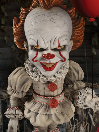 IT (2017) Mezco Designer Series Deluxe Pennywise Gallery Image 2