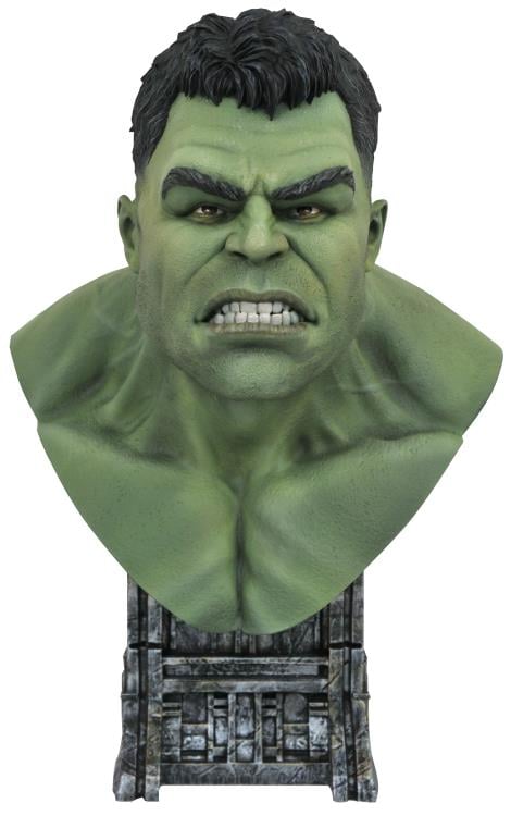 Thor: Ragnarok Legends in 3D Hulk 1/2 Scale Limited Edition Bust Gallery Image 3