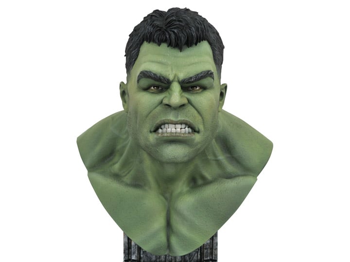 Thor: Ragnarok Legends in 3D Hulk 1/2 Scale Limited Edition Bust Gallery Image 1