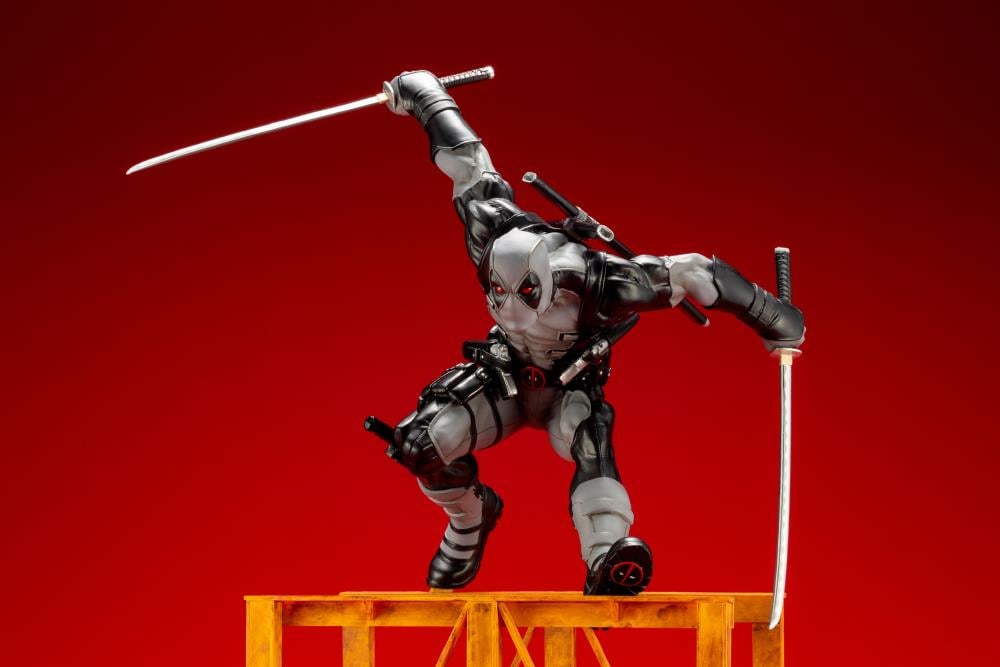 Marvel Now ArtFX Super Deadpool (X-Force) Limited Edition Exclusive Statue Gallery Image 5