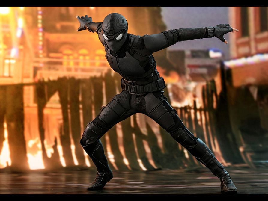 Spider-Man: Far From Home MMS540 Spider-Man (Stealth Suit) 1/6th Scale Collectible Figure Gallery Image 12