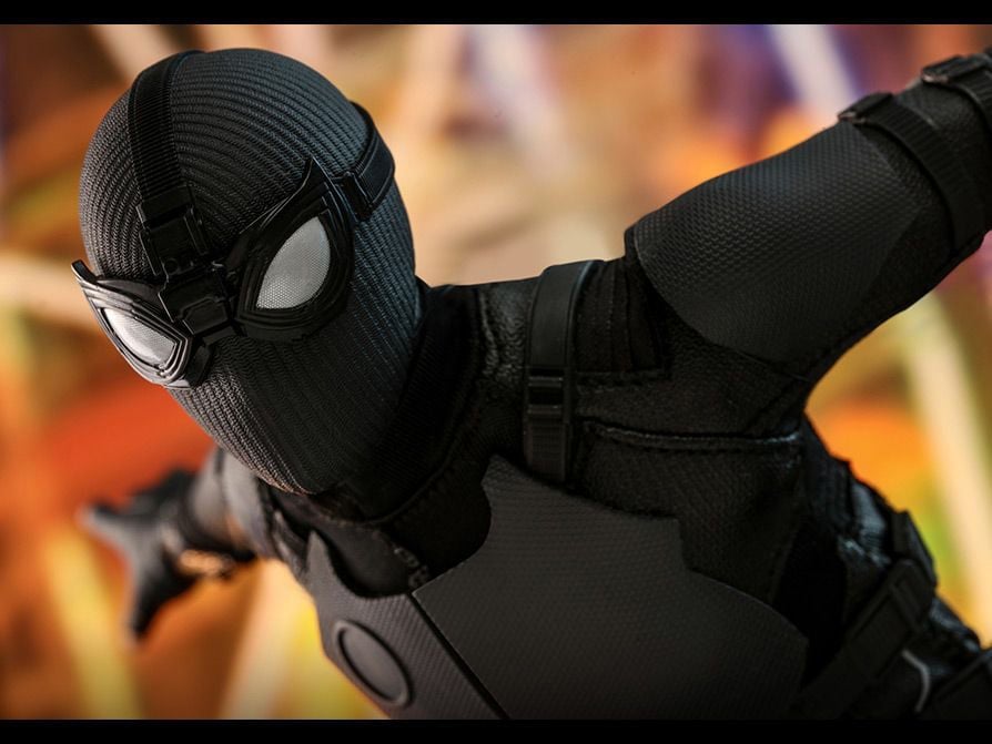Spider-Man: Far From Home MMS540 Spider-Man (Stealth Suit) 1/6th Scale Collectible Figure Gallery Image 13