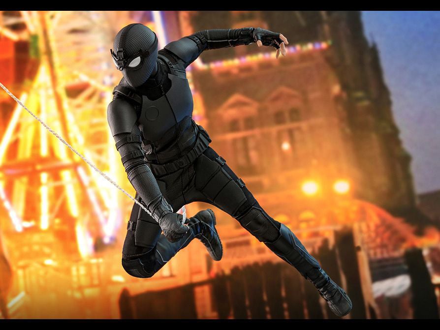 Spider-Man: Far From Home MMS540 Spider-Man (Stealth Suit) 1/6th Scale Collectible Figure Gallery Image 11