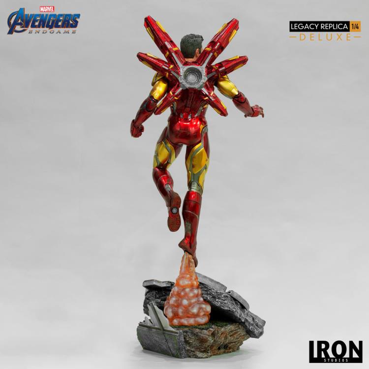 Avengers: Endgame Legacy Replica Iron Man Deluxe 1/4 Scale Limited Edition Statue Gallery Image 10