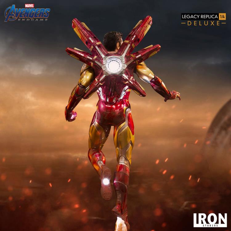 Avengers: Endgame Legacy Replica Iron Man Deluxe 1/4 Scale Limited Edition Statue Gallery Image 6
