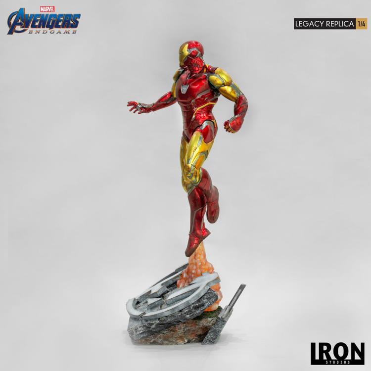 Avengers: Endgame Legacy Replica Iron Man Deluxe 1/4 Scale Limited Edition Statue Gallery Image 12