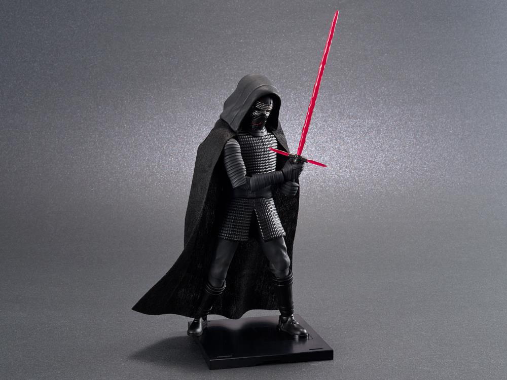 Star Wars: The Rise of Skywalker Kylo Ren 1/12 Scale Model Kit Gallery Image 3