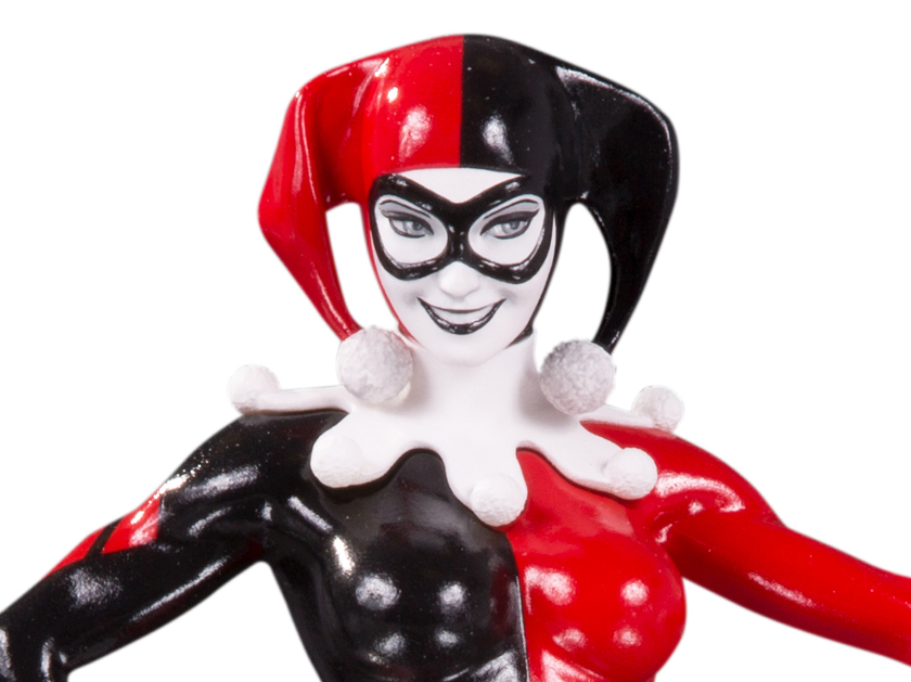 DC Comics Red White & Black Harley Quinn Limited Edition Statue (Adam Hughes) Gallery Image 4