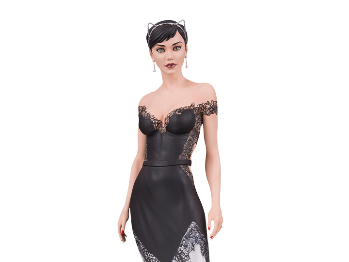 Cover Girls of the DC Universe Catwoman Limited Edition Statue (Joelle Jones) Gallery Image 1