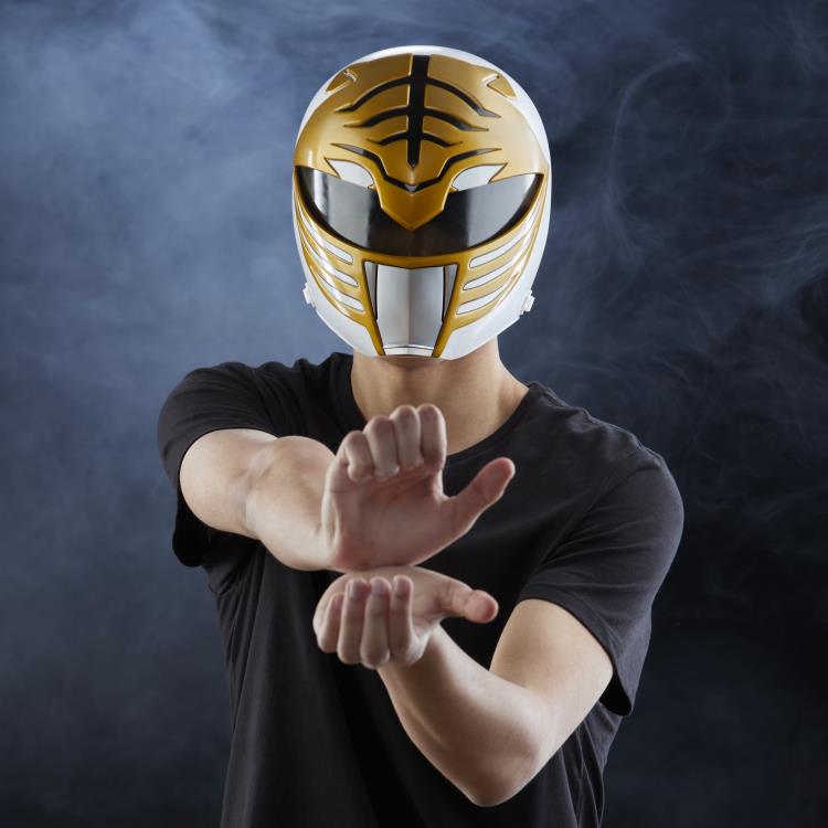 Mighty Morphin Power Rangers Lightning Collection White Ranger 1:1 Scale Wearable Helmet Gallery Image 6