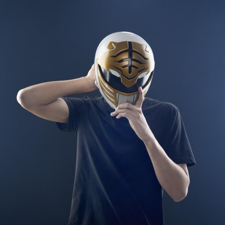 Mighty Morphin Power Rangers Lightning Collection White Ranger 1:1 Scale Wearable Helmet Gallery Image 10