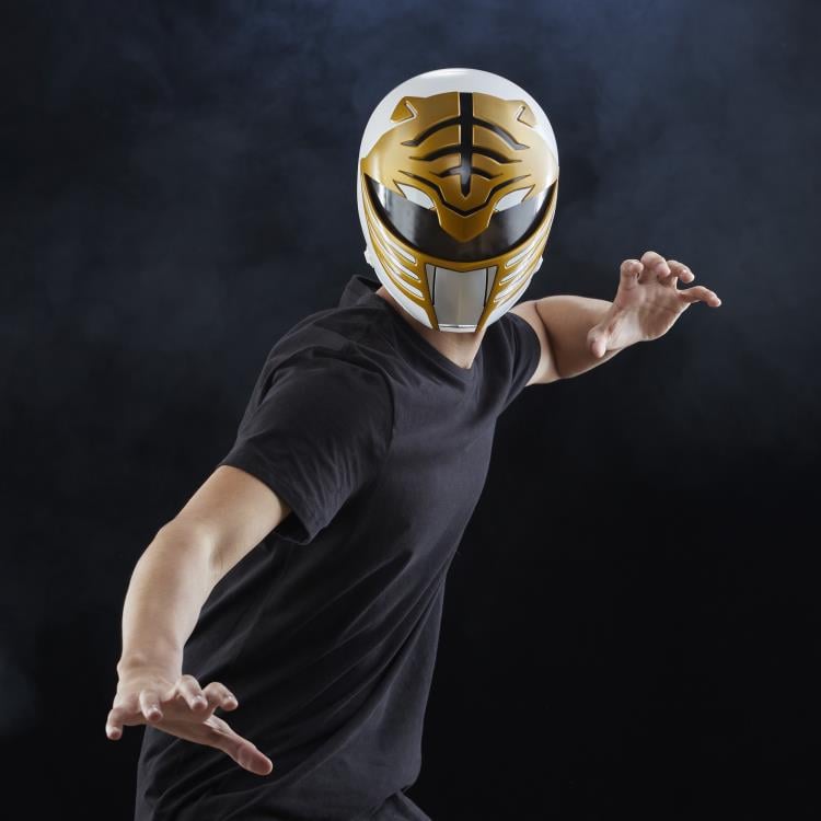 Mighty Morphin Power Rangers Lightning Collection White Ranger 1:1 Scale Wearable Helmet Gallery Image 12