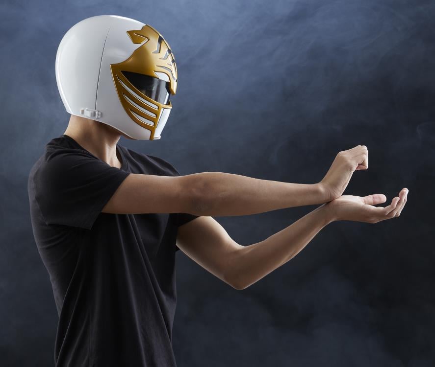Mighty Morphin Power Rangers Lightning Collection White Ranger 1:1 Scale Wearable Helmet Gallery Image 5