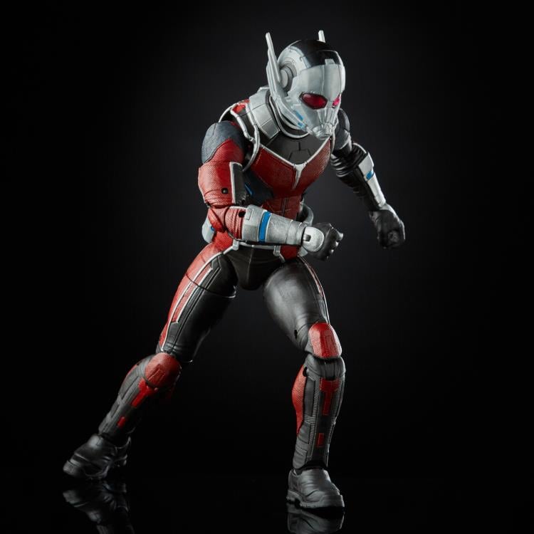 Captain America: Civil War Marvel Legends Deluxe Giant-Man Gallery Image 4