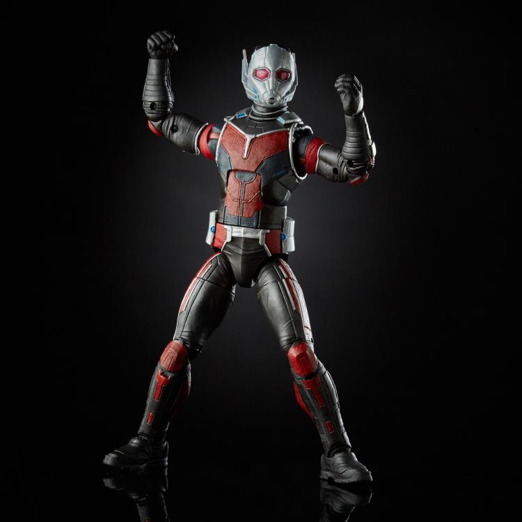 Captain America: Civil War Marvel Legends Deluxe Giant-Man Gallery Image 3