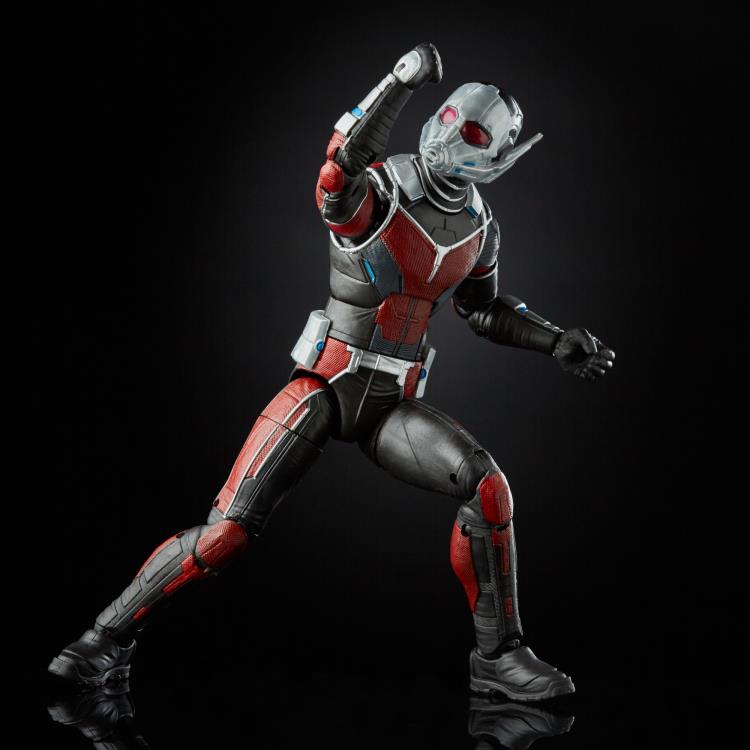Captain America: Civil War Marvel Legends Deluxe Giant-Man Gallery Image 5