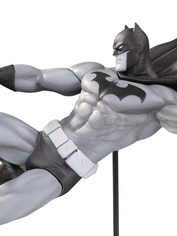 Batman Black and White Limited Edition Statue (Doug Mahnke) Gallery Image 2