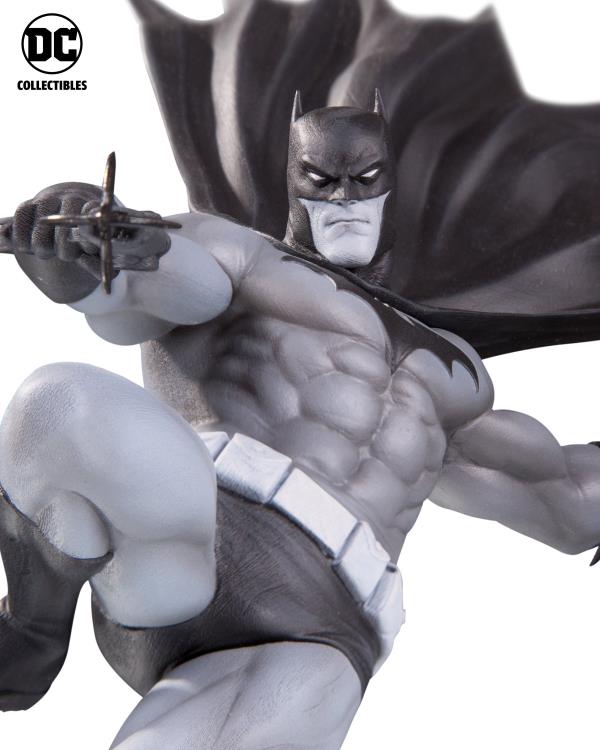 Batman Black and White Limited Edition Statue (Doug Mahnke) Gallery Image 6
