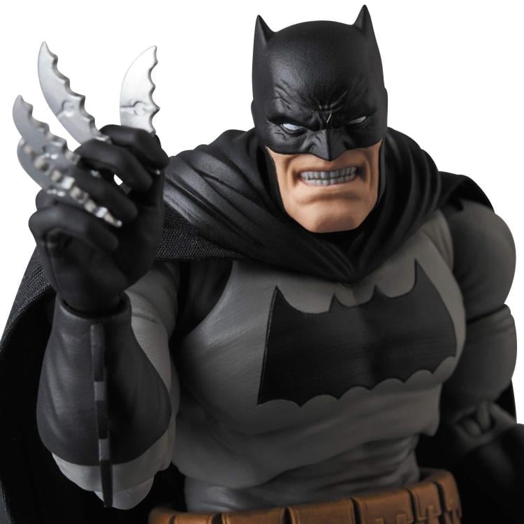 MAFEX マフェックス BATMAN No.106 MAFEX No.106 BATMAN The Dark Knight Returns Medicom Toy Action