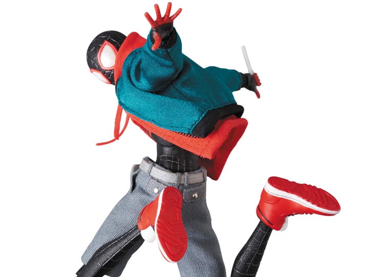 Spider-Man: Into the Spider-Verse MAFEX No.107 Spider-Man Action Figure Gallery Image 1
