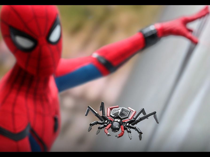 Spider-Man: Homecoming QS014 Spider-Man 1/4 Scale Collectible Figure Gallery Image 14