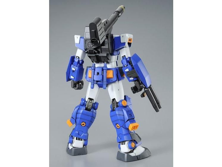 Mobile Suit Gundam: Bonds of the Battlefield MG Full Armor Gundam (Blue Color Ver.) Exclusive 1/100 Scale Model Kit Gallery Image 4