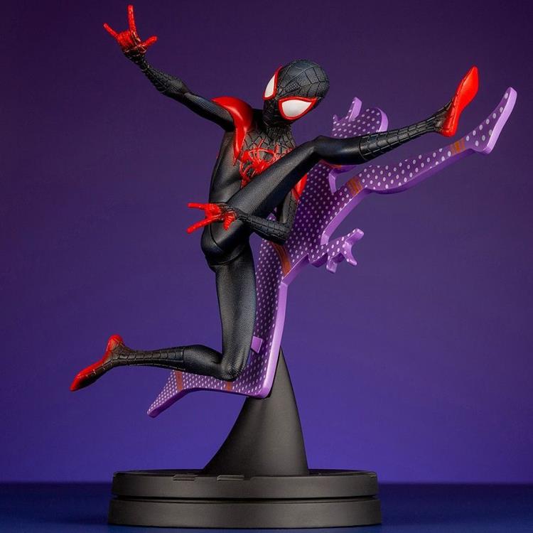 Spider-Man: Into the Spider-Verse ArtFX+ Spider-Man (Hero Suit Ver.) Statue Gallery Image 4