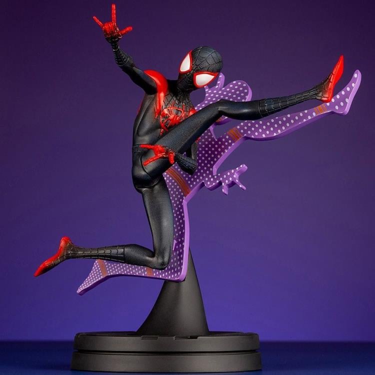 Spider-Man: Into the Spider-Verse ArtFX+ Spider-Man (Hero Suit Ver.) Statue Gallery Image 7