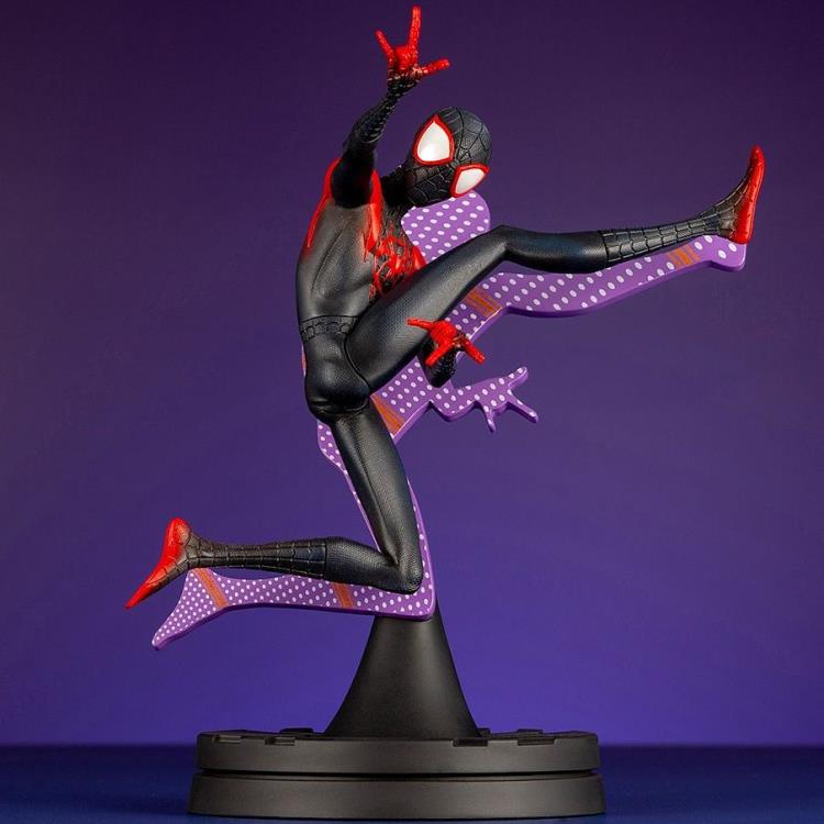 Spider-Man: Into the Spider-Verse ArtFX+ Spider-Man (Hero Suit Ver.) Statue Gallery Image 8