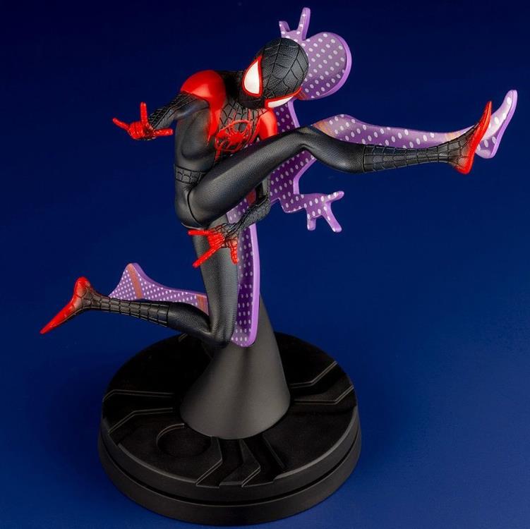 Spider-Man: Into the Spider-Verse ArtFX+ Spider-Man (Hero Suit Ver.) Statue Gallery Image 9