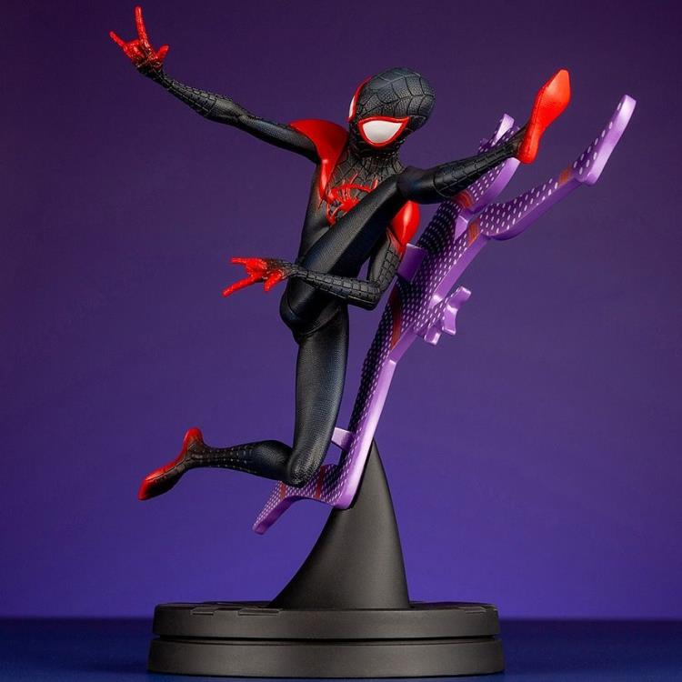 Spider-Man: Into the Spider-Verse ArtFX+ Spider-Man (Hero Suit Ver.) Statue Gallery Image 5