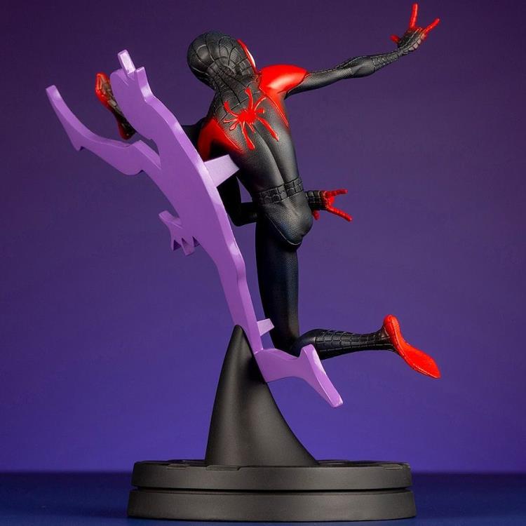 Spider-Man: Into the Spider-Verse ArtFX+ Spider-Man (Hero Suit Ver.) Statue Gallery Image 6